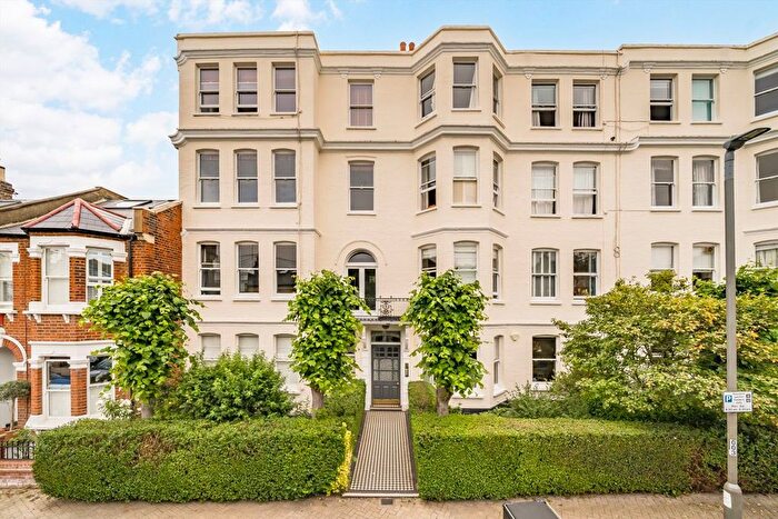 3 Bedroom Flat For Sale In Disraeli Gardens, Putney, SW15