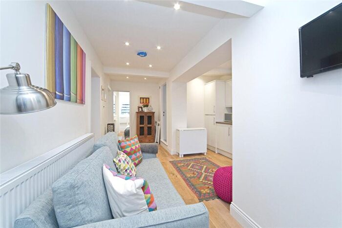 2 Bedroom Flat To Rent In Camden Road, Camden, NW1