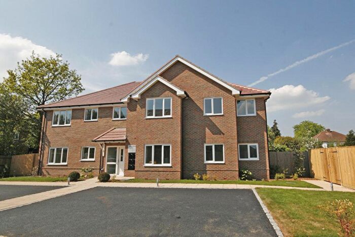 2 Bedroom Apartment To Rent In New Haw, Addlestone, Surrey, KT15