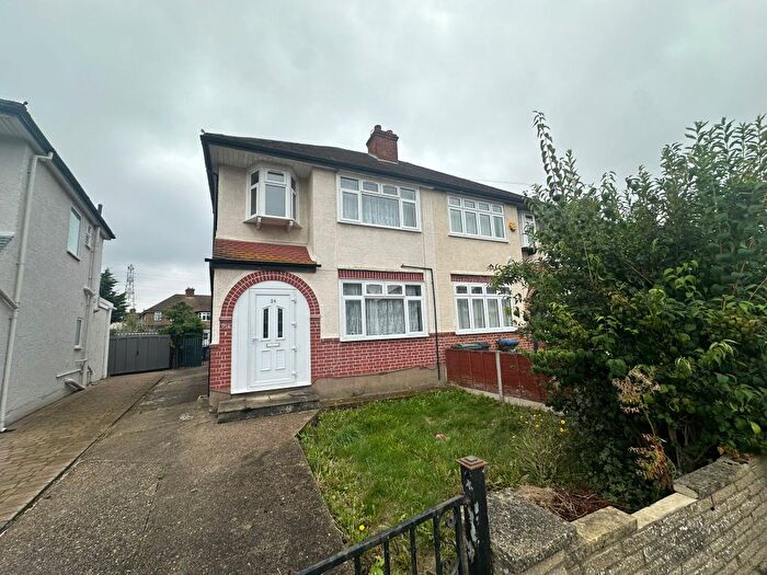3 Bedroom Semi-Detached House To Rent In Kingsfield Drive, Enfield, EN3