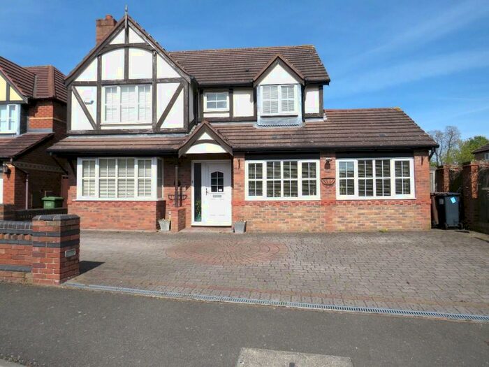 4 Bedroom Detached House To Rent In Radlow Crescent, Birmingham, B37