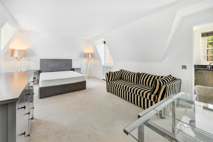 Studio To Rent In Charles Street, Mayfair, W1J