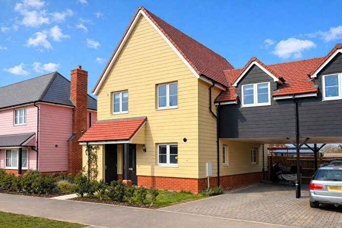 3 Bedroom Link Detached House For Sale In Meadowsweet Way, Tiptree, CO5