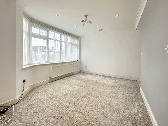 2 Bedroom Semi-Detached House To Rent In Bradenham Avenue, Welling, DA16