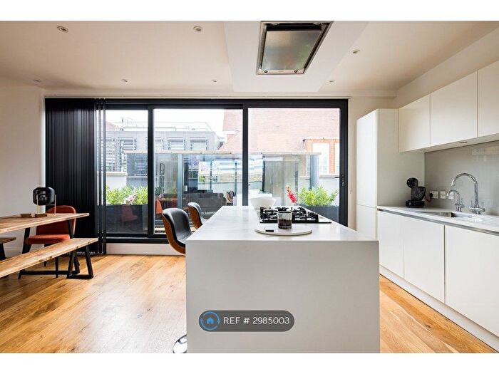 3 Bedroom Flat To Rent In Eastnor Castle, London, NW1