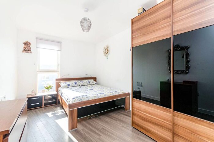 2 Bedroom Flat To Rent In Royal Court, Purley Way, Croydon, CR0