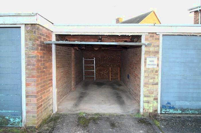 Garage / Parking To Rent In Garage, Talbot Road, NN10