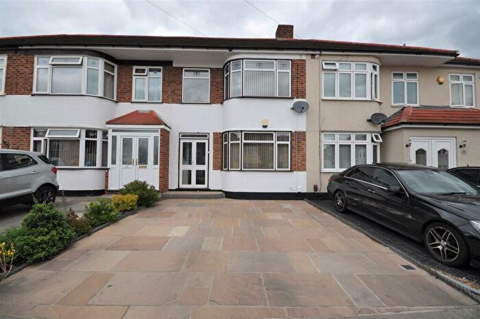 3 Bedroom Terraced House To Rent In Heather Way Romford, RM1