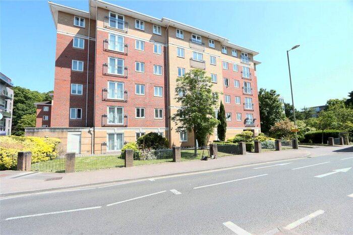 2 Bedroom Flat To Rent In Farnborough Road, Farnborough, Hampshire, GU14