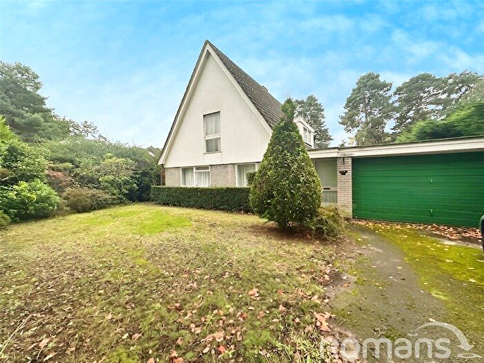 4 Bedroom Detached House For Sale In Belton Road, Camberley, Surrey, GU15