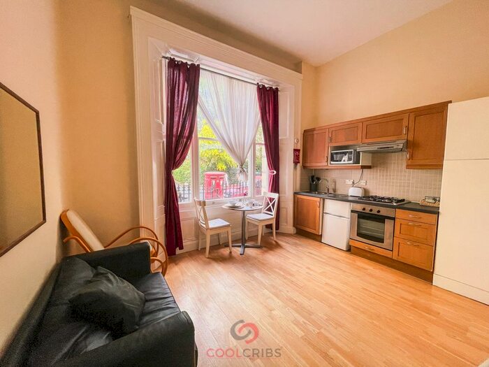 Studio To Rent In Kensington Gardens Square, Bayswater, W2