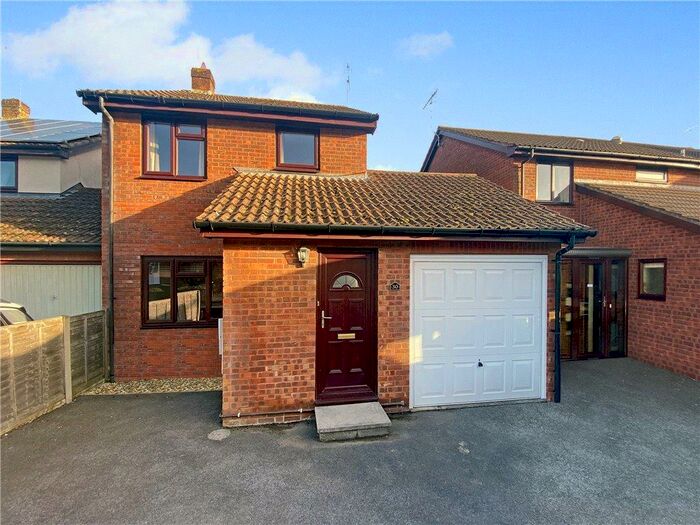 3 Bedroom Link Detached House To Rent In Laburnum Way, Yeovil, Somerset, BA20