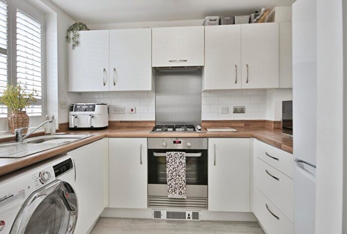 2 Bedroom Terraced House For Sale In Richmond Lane, Kingswood, HU7