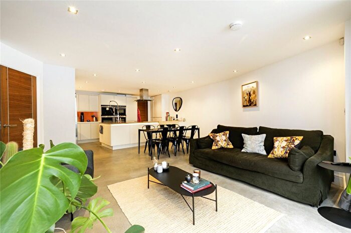 2 Bedroom Flat To Rent In St. Pauls Road, London, N1