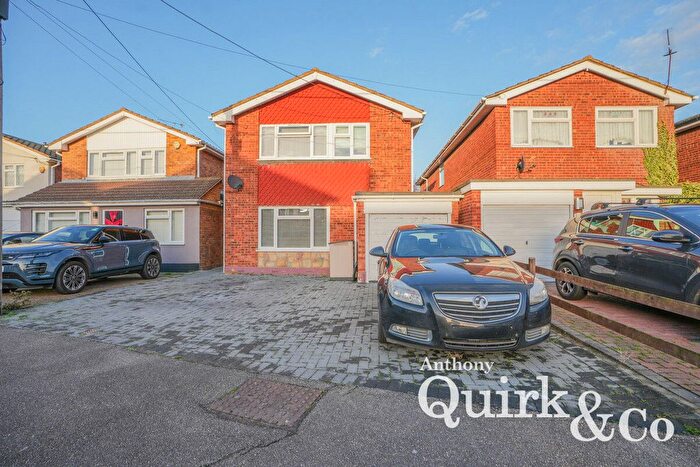 3 Bedroom Detached House For Sale In Harvest Road, Canvey Island, SS8