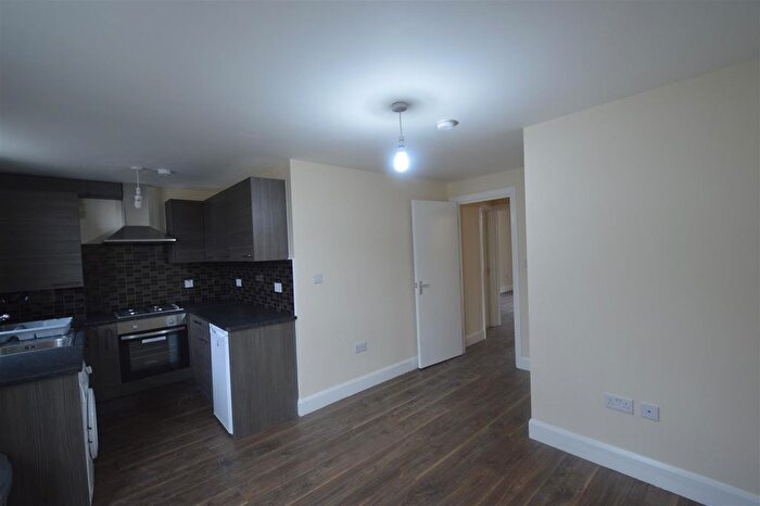 2 Bedroom Flat To Rent In Askew Road, Shepherds Bush, W12