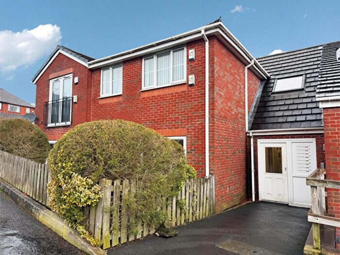 2 Bedroom Apartment For Sale In Sheard Court, Shaw, OL2