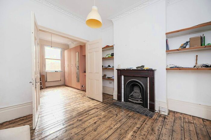 1 Bedroom Flat To Rent In Blurton Road, Hackney, London, E5