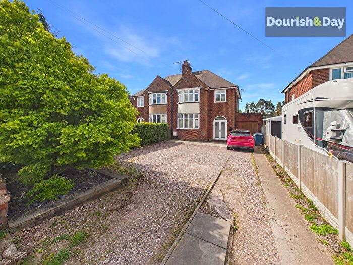 3 Bedroom Semi-Detached House For Sale In Creswell Grove, Stafford, ST18