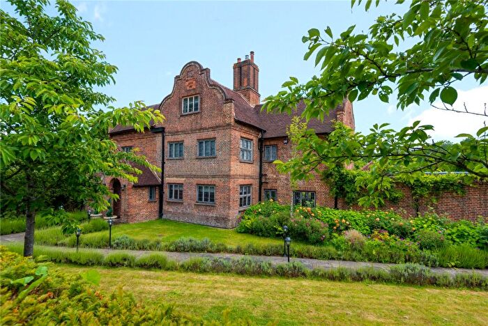 4 Bedroom Detached House To Rent In Bagshot Road, Chobham, Woking, Surrey, GU24