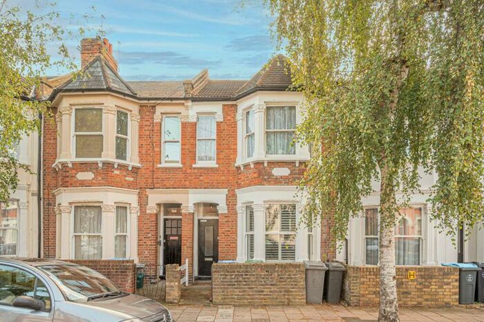 2 Bedroom Flat To Rent In Charteris Road, Queen's Park, London, NW6