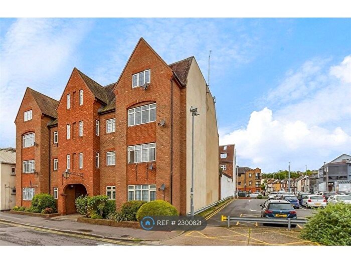 2 Bedroom Flat To Rent In The Cloisters, Dartford, DA1