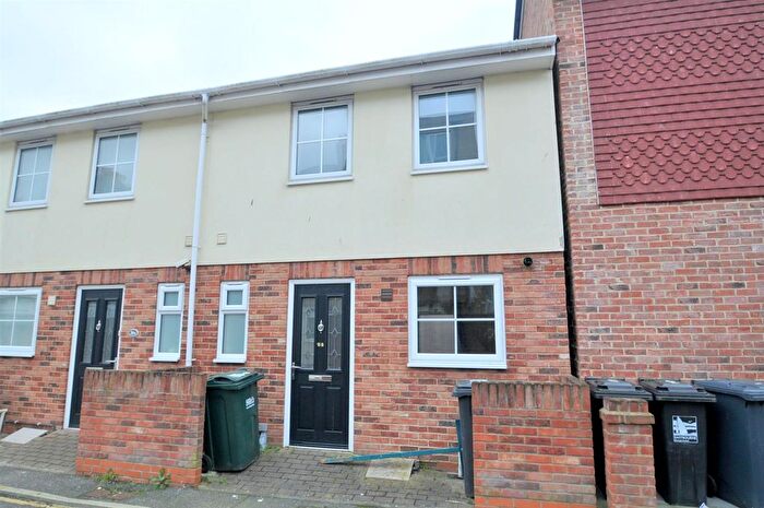 2 Bedroom Semi-Detached House To Rent In Lushington Lane, Eastbourne, BN21