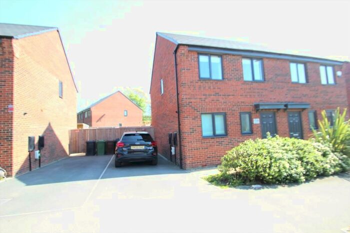 3 Bedroom Semi-Detached House To Rent In Magnolia Road, Seacroft, West Yorkshire, LS14