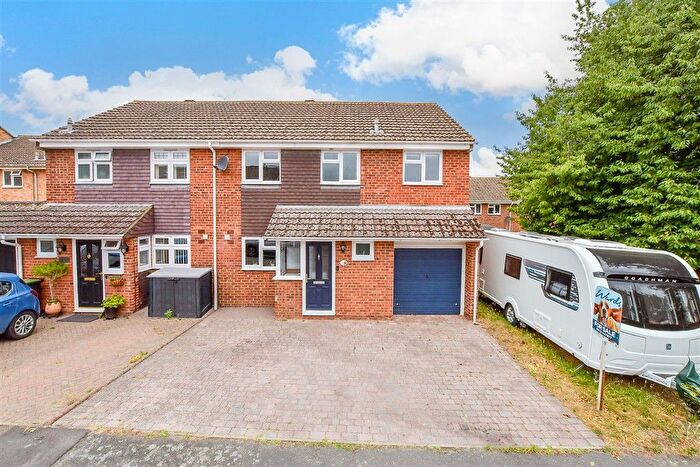 4 Bedroom Semi Detached House For Sale In Blake Drive, Larkfield, Kent, ME20