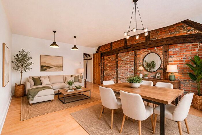 1 Bedroom Maisonette For Sale In High Street, Old Town, Hemel Hempstead, Hertfordshire, HP1