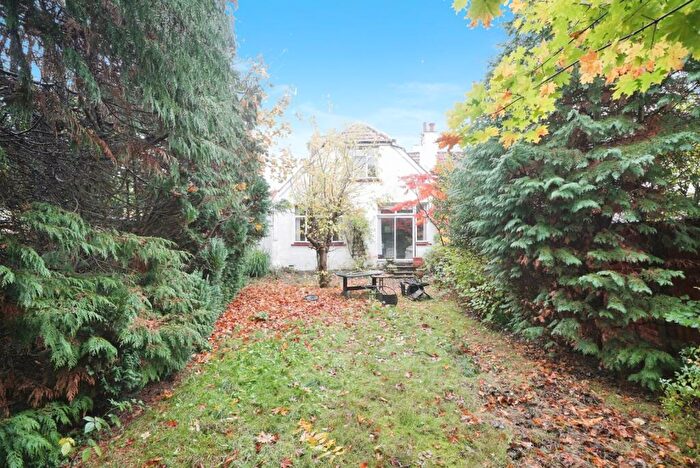 3 Bedroom Semi-Detached House For Sale In Highlands Avenue, Leatherhead, Surrey, KT22