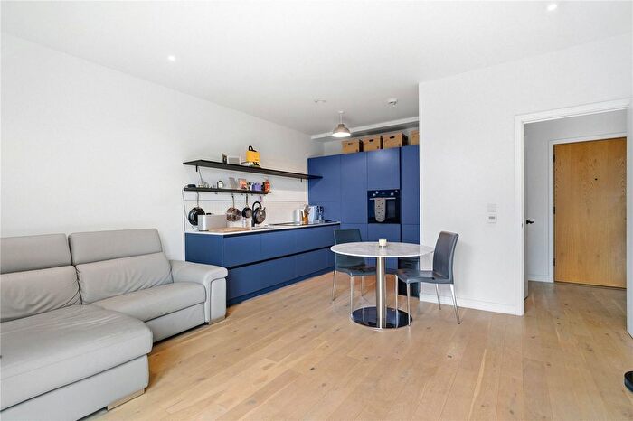 1 Bedroom Flat For Sale In Balham High Road, SW17