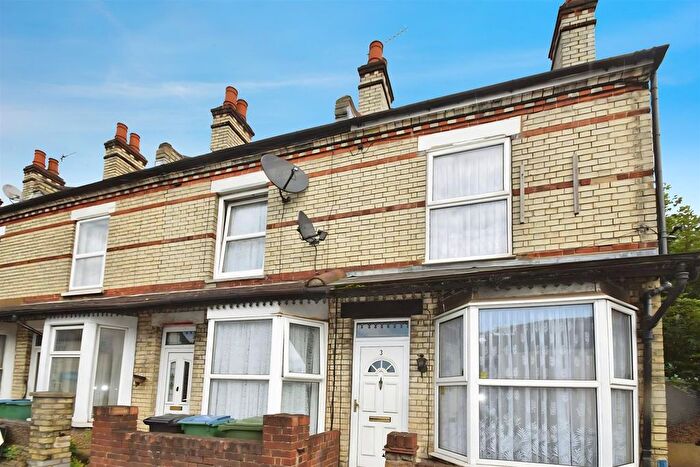 2 Bedroom End Terrace House To Rent In Merton Road, Watford, WD18