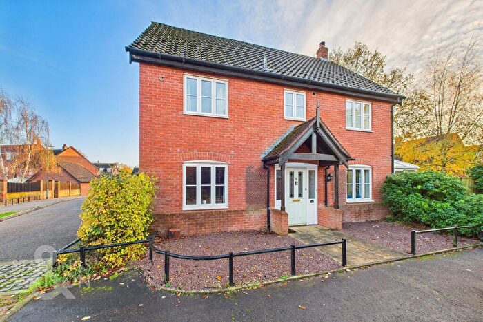 4 Bedroom Detached House For Sale In Blackthorn Way, Poringland, Norwich, NR14