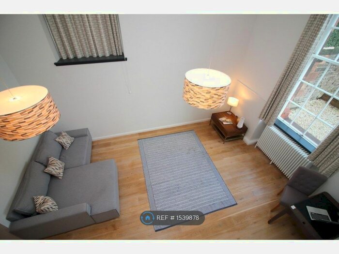 2 Bedroom Flat To Rent In Mcdonald Road, Edinburgh, EH7