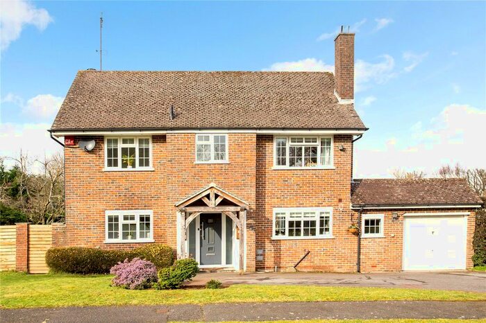 4 Bedroom Detached House For Sale In Hollycombe Close, Liphook, Hampshire GU30