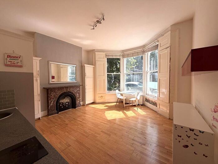 1 Bedroom Apartment To Rent In Adolphus Road, Finsbury Park, London, N4