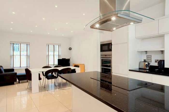 4 Bedroom Town House To Rent In Claremont Road, Windsor, SL4