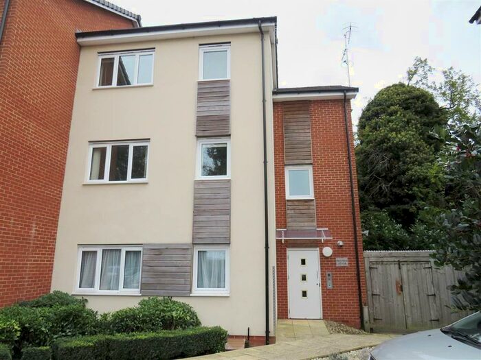 2 Bedroom Flat To Rent In Adeyfield Road, Hemel Hempstead, HP2