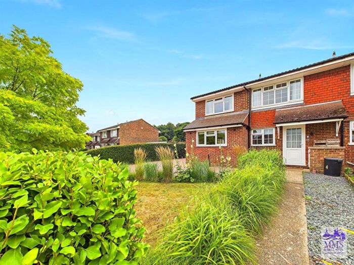 3 Bedroom End Of Terrace House For Sale In Bentley Close, Chatham, ME5
