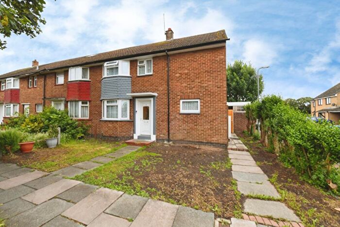 3 Bedroom End Of Terrace House For Sale In Wickmead Close, Southend-on-Sea, Essex, SS2