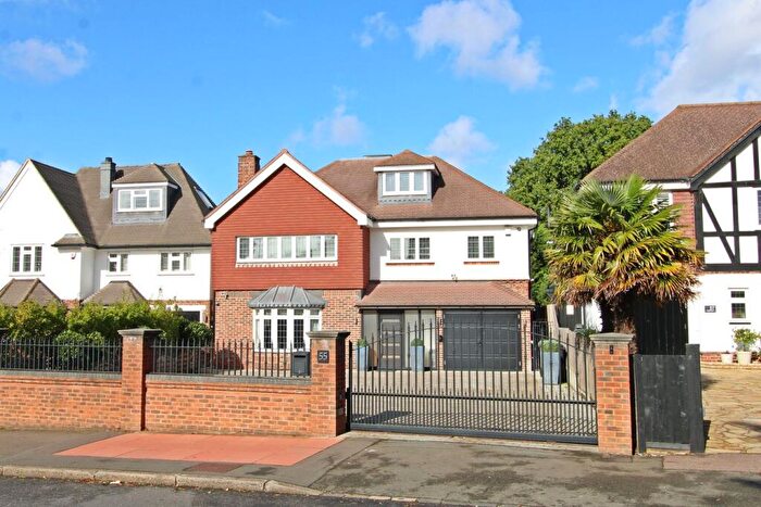5 Bedroom Detached House For Sale In Hayes Lane, Beckenham, BR3