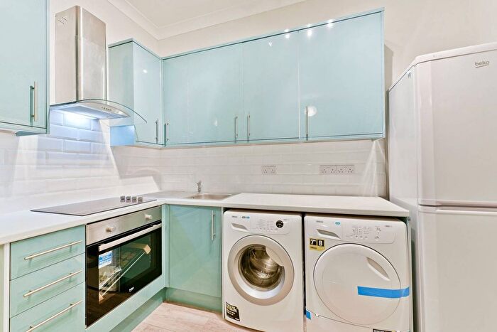 2 Bedroom Flat To Rent In Dalebury Road, Tooting Bec, London, SW17