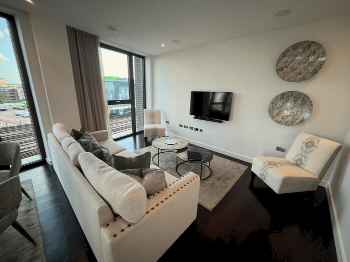 2 Bedroom Apartment To Rent In Thornes House, Nine Elms, SW11