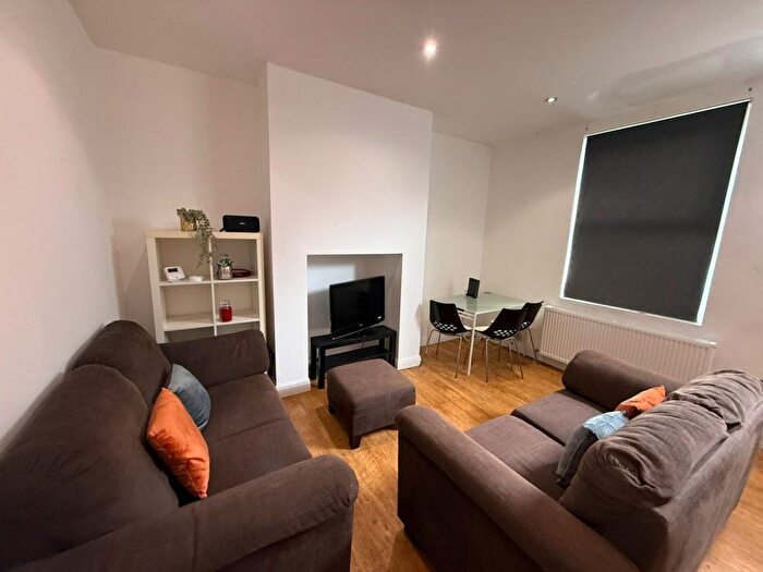 3 Bedroom Terraced House To Rent In Highbury Lane, Meanwood, Leeds, LS6