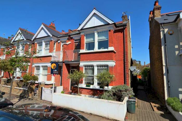 1 Bedroom Flat To Rent In Bonser Road, Twickenham, Middlesex, Uk, TW1