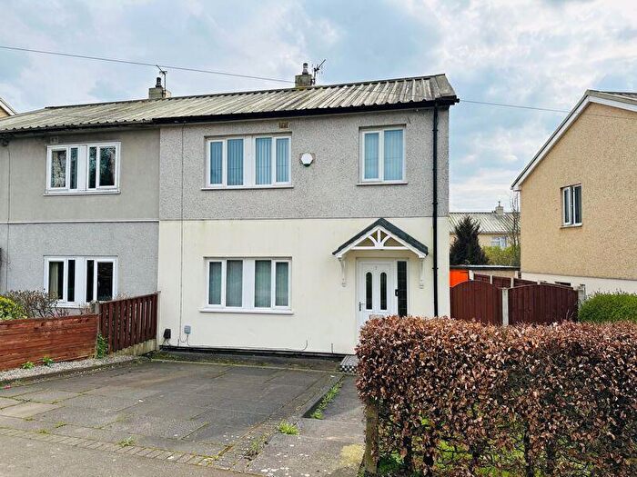 3 Bedroom Semi-Detached House For Sale In Thornby Walk, Neall Green, Manchester, M23