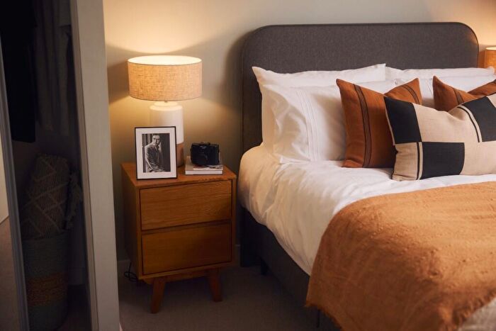 2 Bedroom Apartment To Rent In Chapel Street, Manchester, Greater Manchester, M3