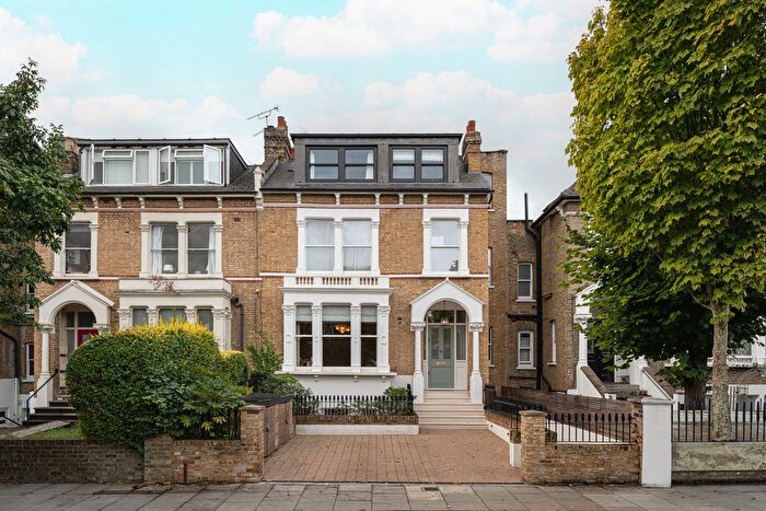 6 Bedroom Terraced House For Sale In Queens Drive, London, N4