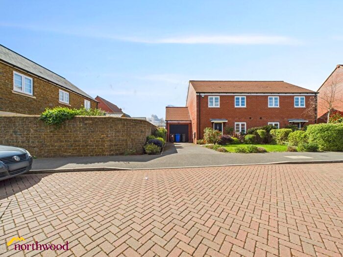 3 Bedroom Semi-Detached House To Rent In Garners Field, Great Bourton, OX17